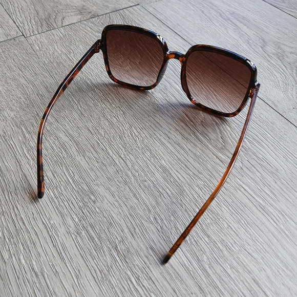 🤯2/$15 Tortoise Shell Square Sunglasses - Picture 3 of 7